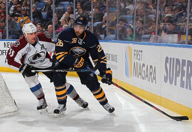 Smith of Avalanche gets first NHL win