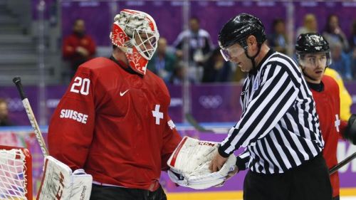 Reto Berra v drese švajčiarskej reprezentácie